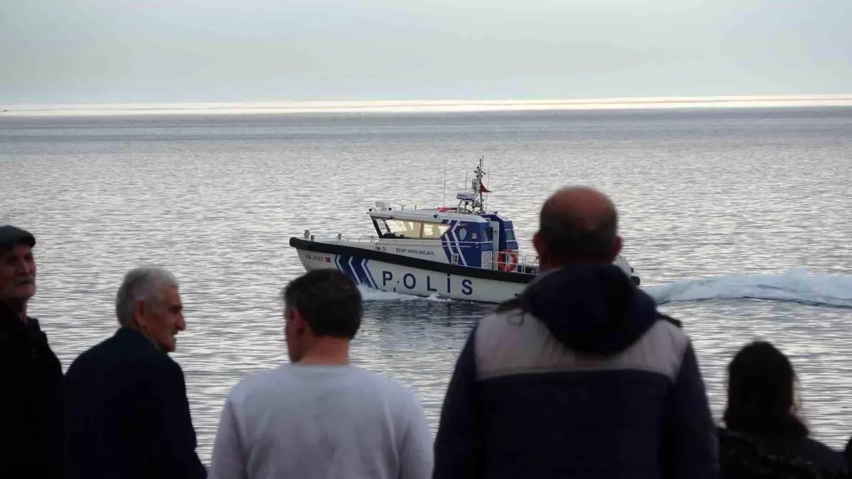 Trabzon'da kayıp genç her yerde aranıyor