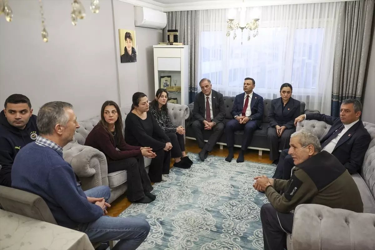 CHP Genel Başkanı Özel'den Atlas Çağlayan'ın ailesine taziye ziyareti