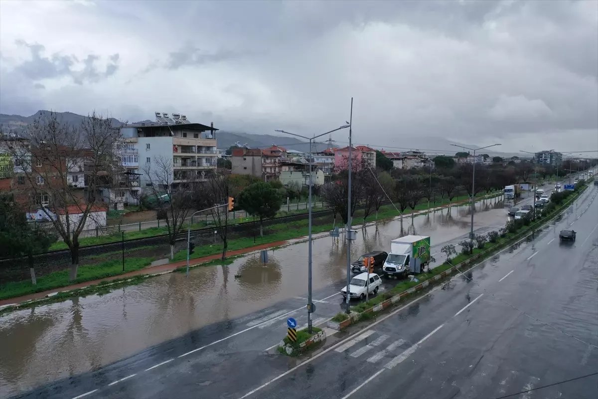 Aydın'da sağanak yaşamı olumsuz etkiledi
