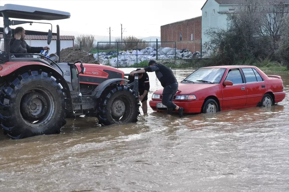 İzmir'in Ödemiş ilçesinde sağanak etkili oldu