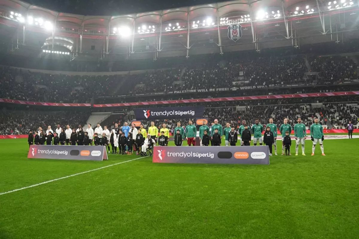 Beşiktaş-Konyaspor maçı sonunda olay tepki: Hakemden utanıyorum