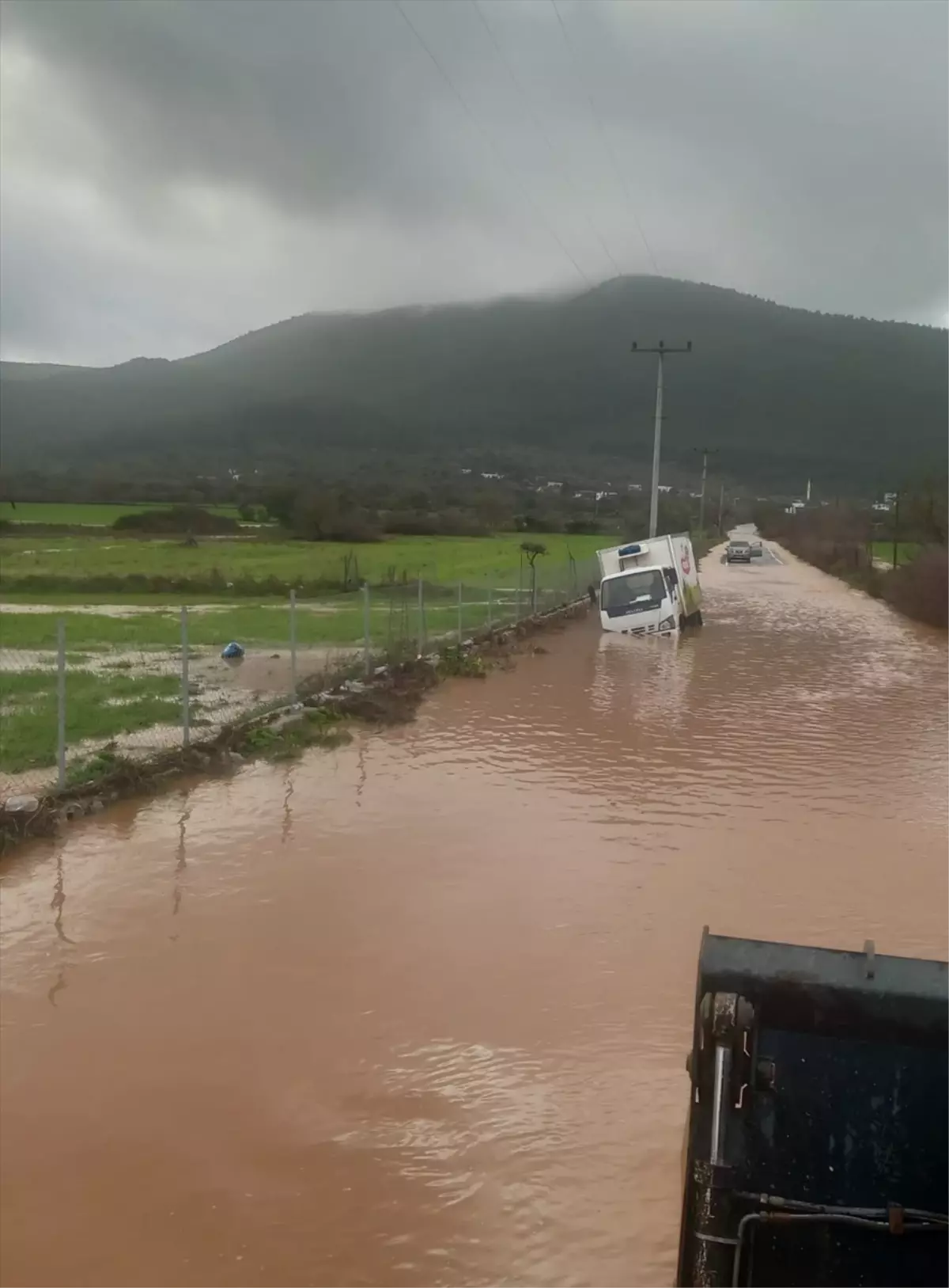 Bodrum'da sağanak hayatı olumsuz etkiledi