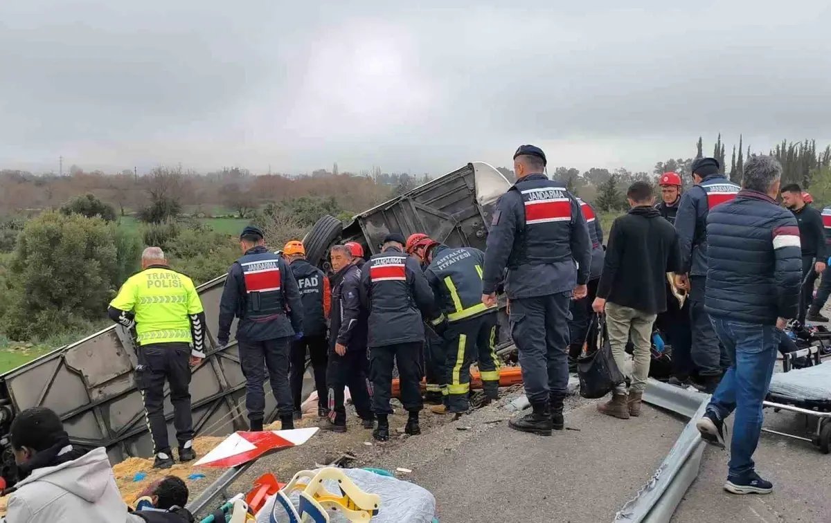 Antalya'da trafik kazası: Ölü ve yaralılar var