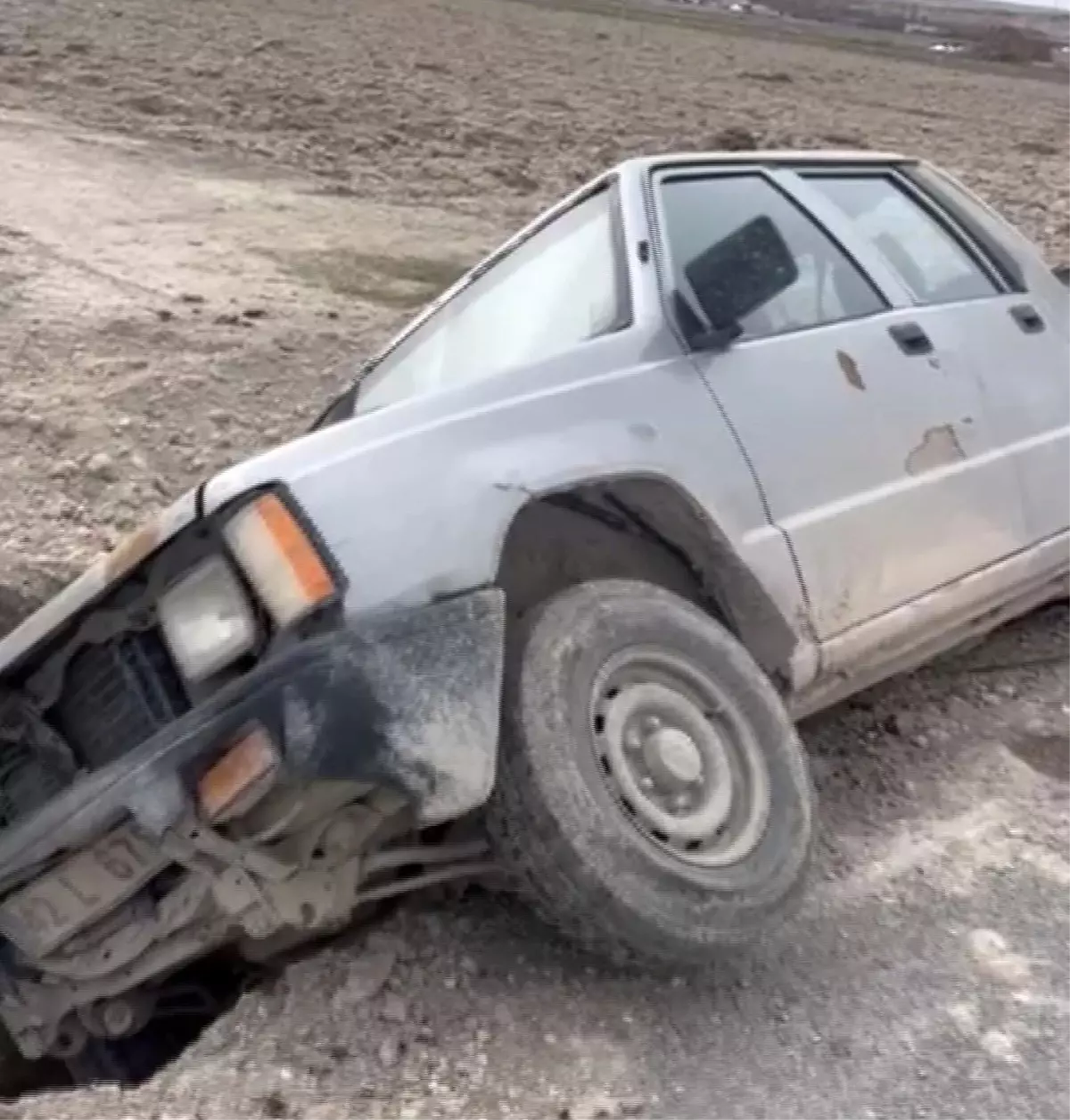 Karapınar'da pikap çukura düştü: 1 yaralı