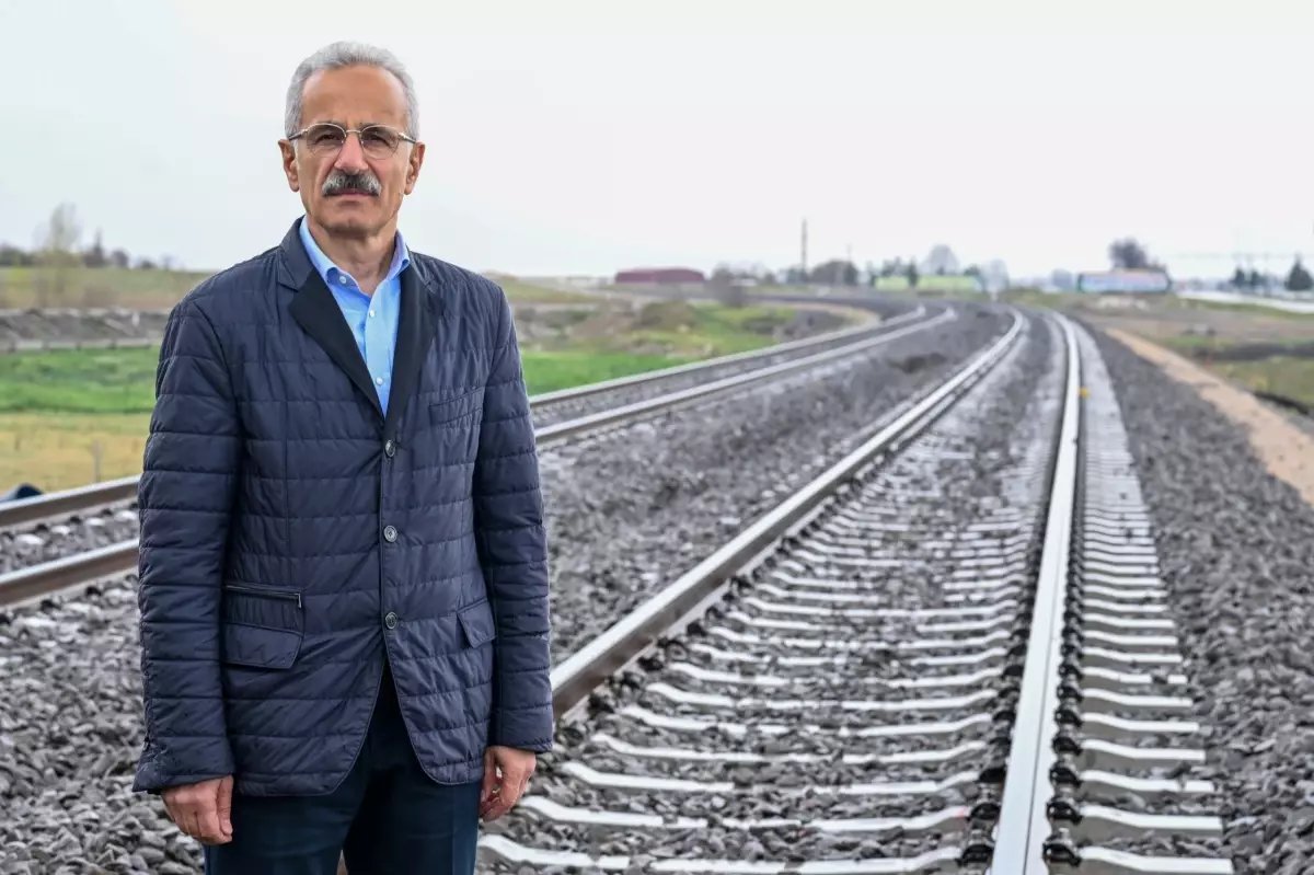 Bakan Uraloğlu: Başkentray banliyö hattını 12 kilometre uzatıyoruz