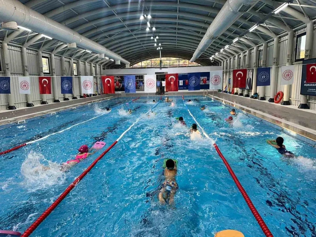 Bilecik'te spor okullarında yüzme antrenmanları sürüyor