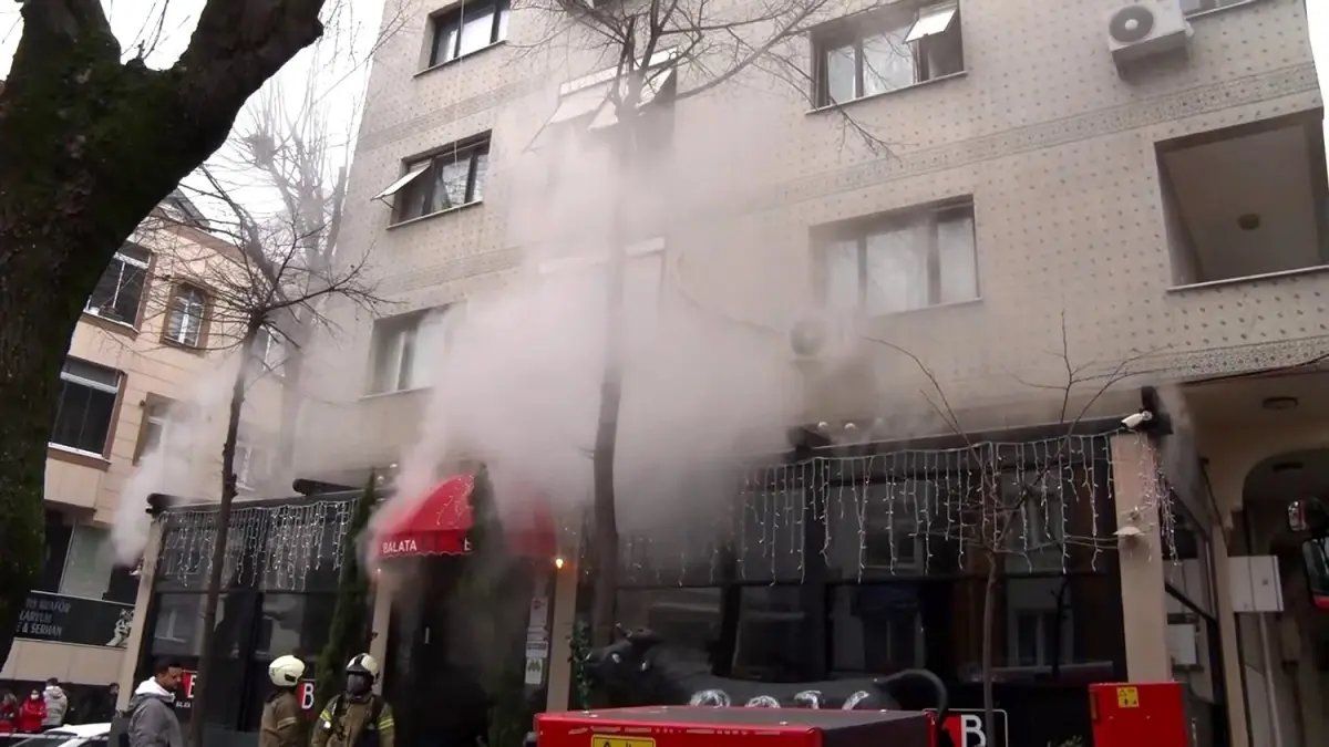 Bayrampaşa'da Restoranda Yangın: Maddi Hasar Meydana Geldi