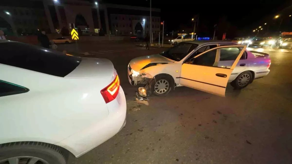 Karaman'da otomobiller çapıştı: 1 yaralı