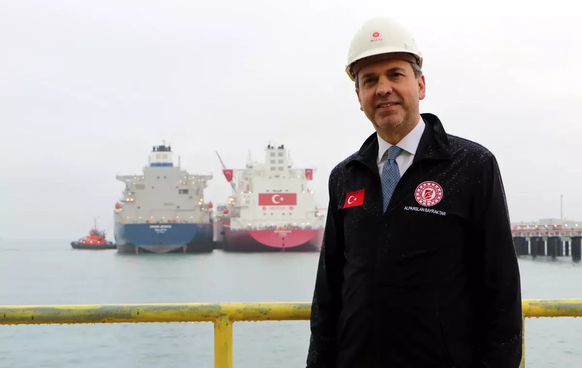 Bakan Bayraktar: Günlük 200 milyon metreküplük gazı gemilerle alır hale geleceğiz