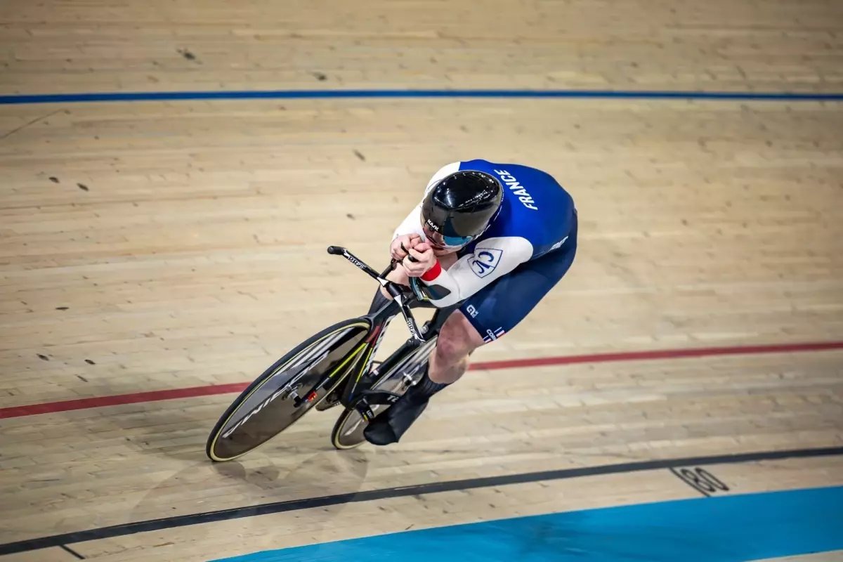 Konya Velodromu'nda sabah seansı dünya rekorlarıyla başladı