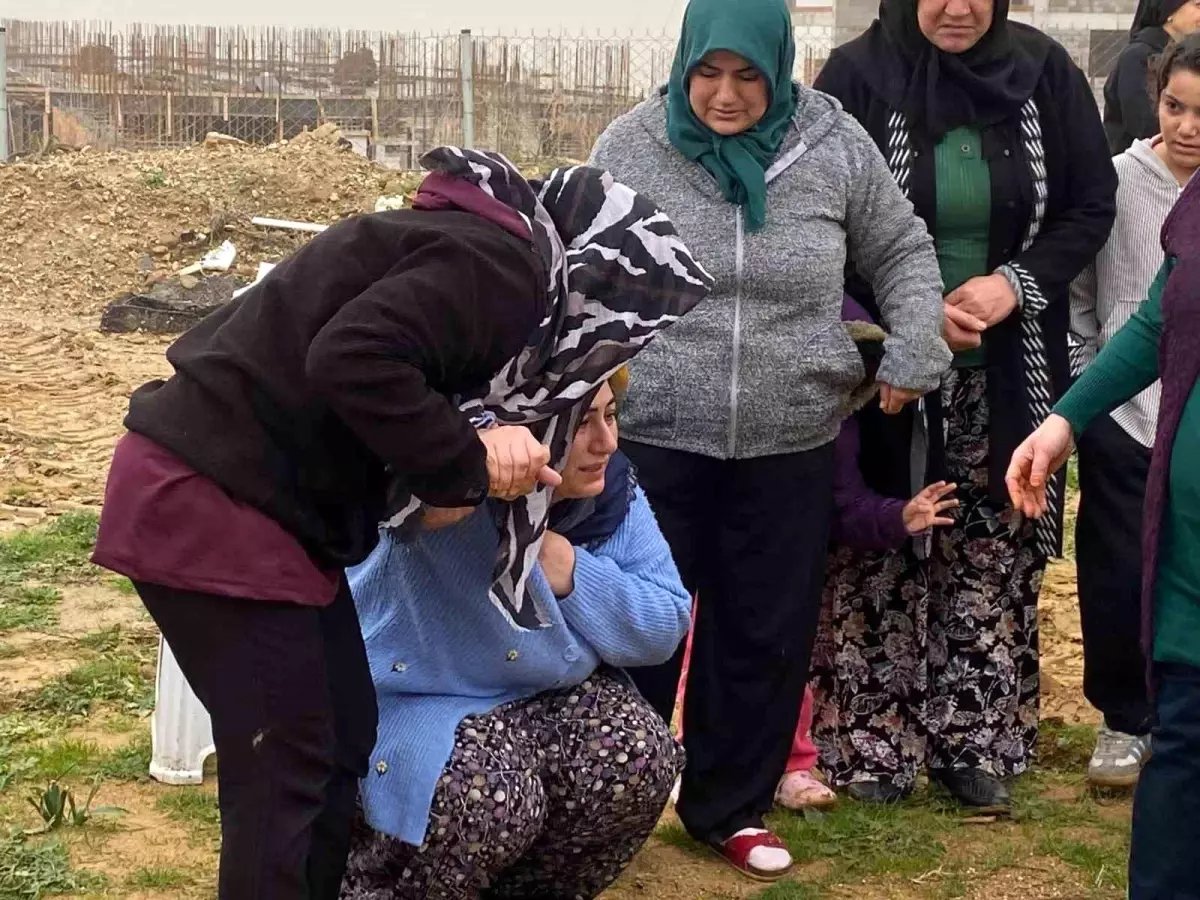 Burdur'daki feci kazada hayatını kaybeden anne oğul gözyaşları içinde yan yana toprağa verildi
