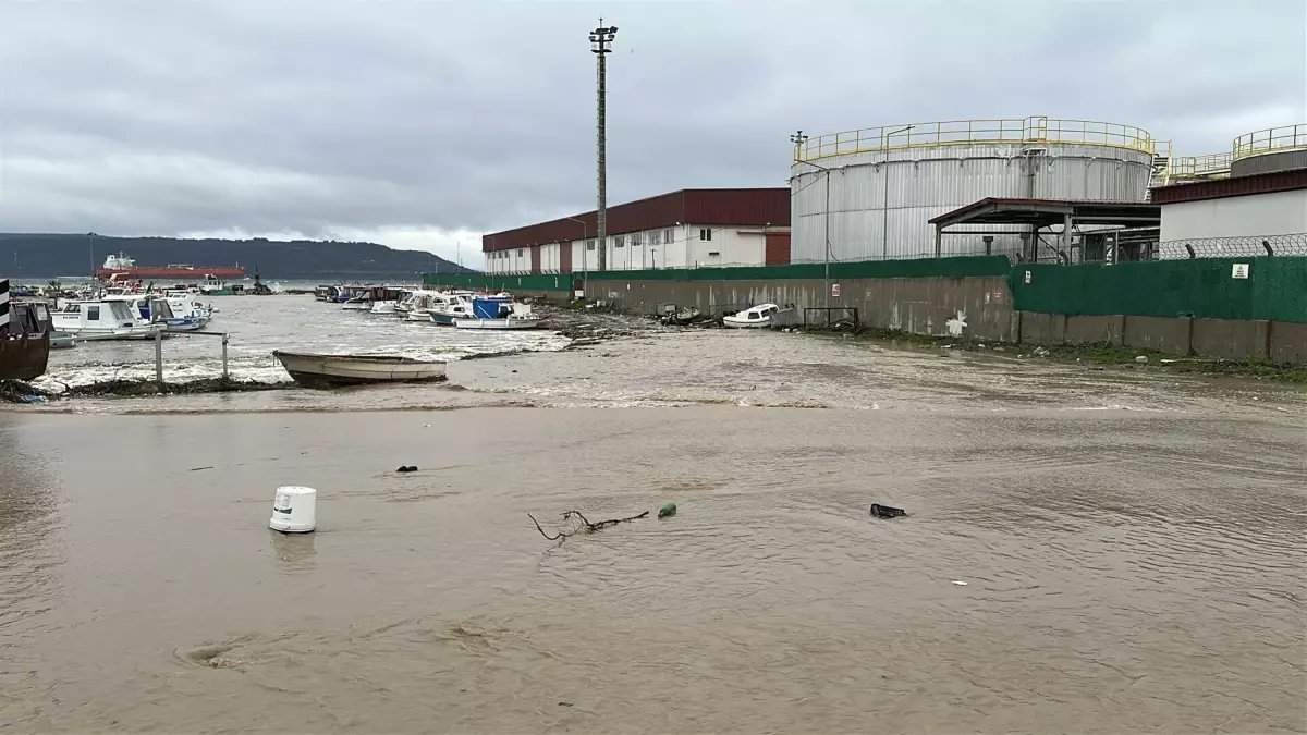 Çanakkale'de Kepez Çayı yine taştı