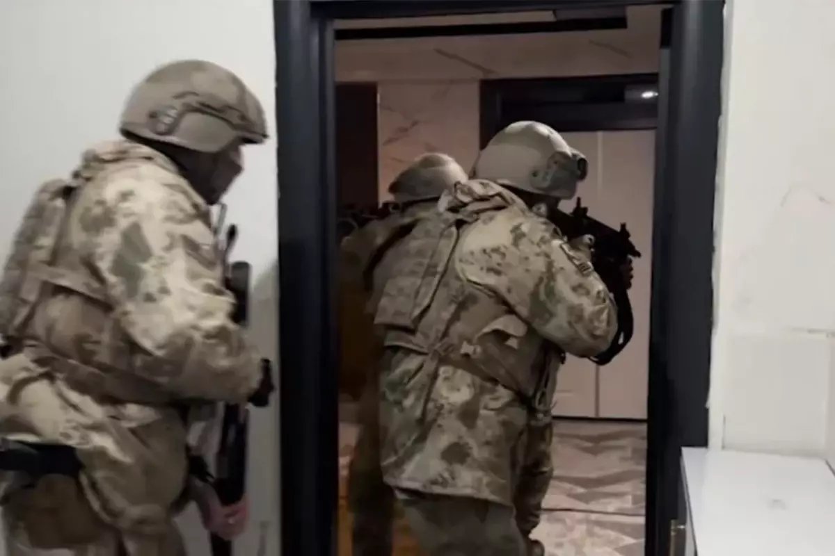 Bakan Yerlikaya: "MLKP silahlı terör örgütüne yönelik operasyonda 96 şüpheliyi yakaladık"