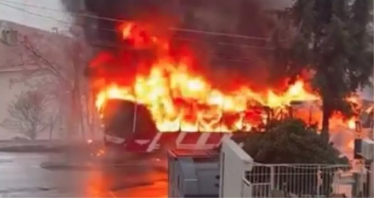 SON DAKİKA İZMİR KARABAĞLAR'DA YANGIN: İzmir'de ESHOT otobüsünde yangın mı çıktı, neden çıktı? ESHOT otobüsü yangın olayı nedir, ne zaman çıktı?