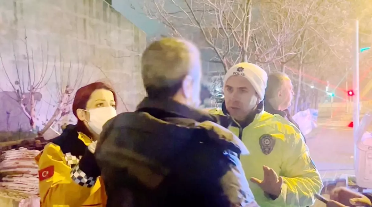 Kaza yapan alkollü sürücü, "Hepinizden özür diliyorum" diyerek hastaneye gitmeyi reddetti