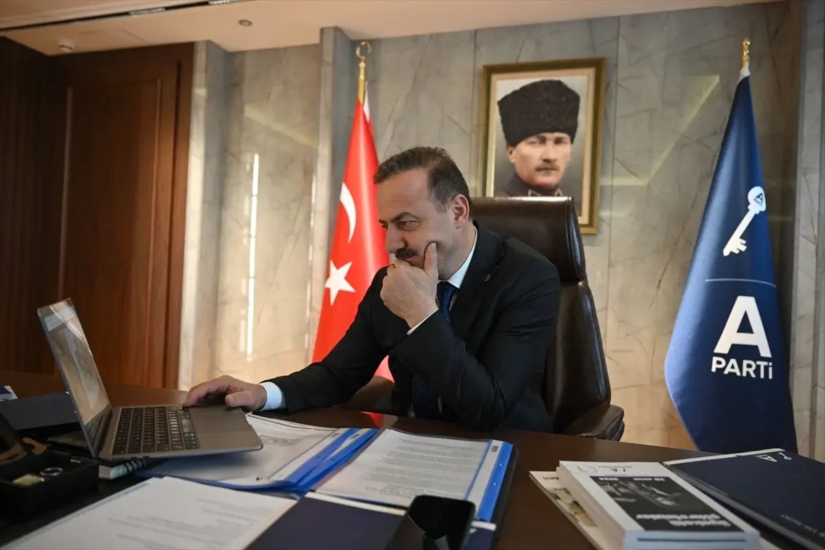 Anahtar Parti Genel Başkanı Ağıralioğlu, AA'nın "Yılın Kareleri" oylamasına katıldı