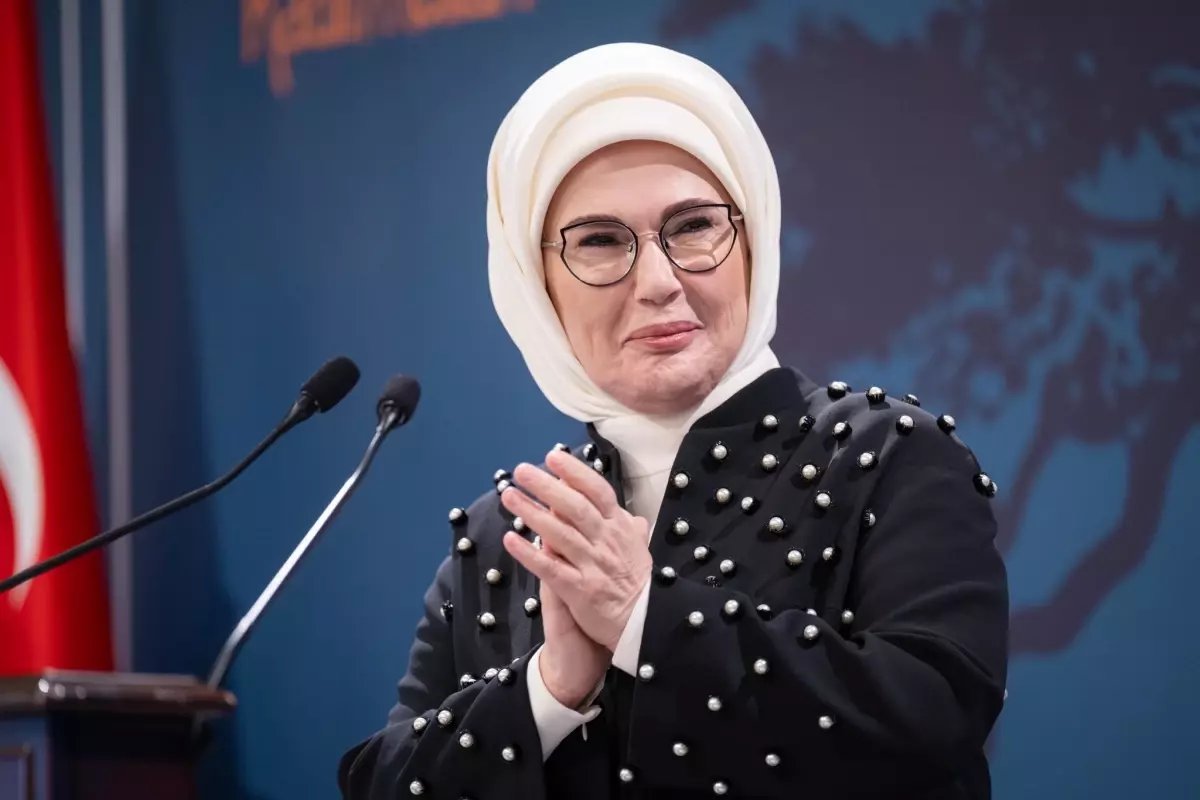 Emine Erdoğan: Batılı bir imaj taşımayan her kadının çağdışı sayıldığına üzülerek şahit oluyoruz