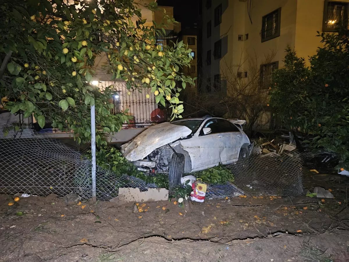 Lastiği patlayan otomobil, şarampole yuvarlandı; 1 ölü, 1 yaralı