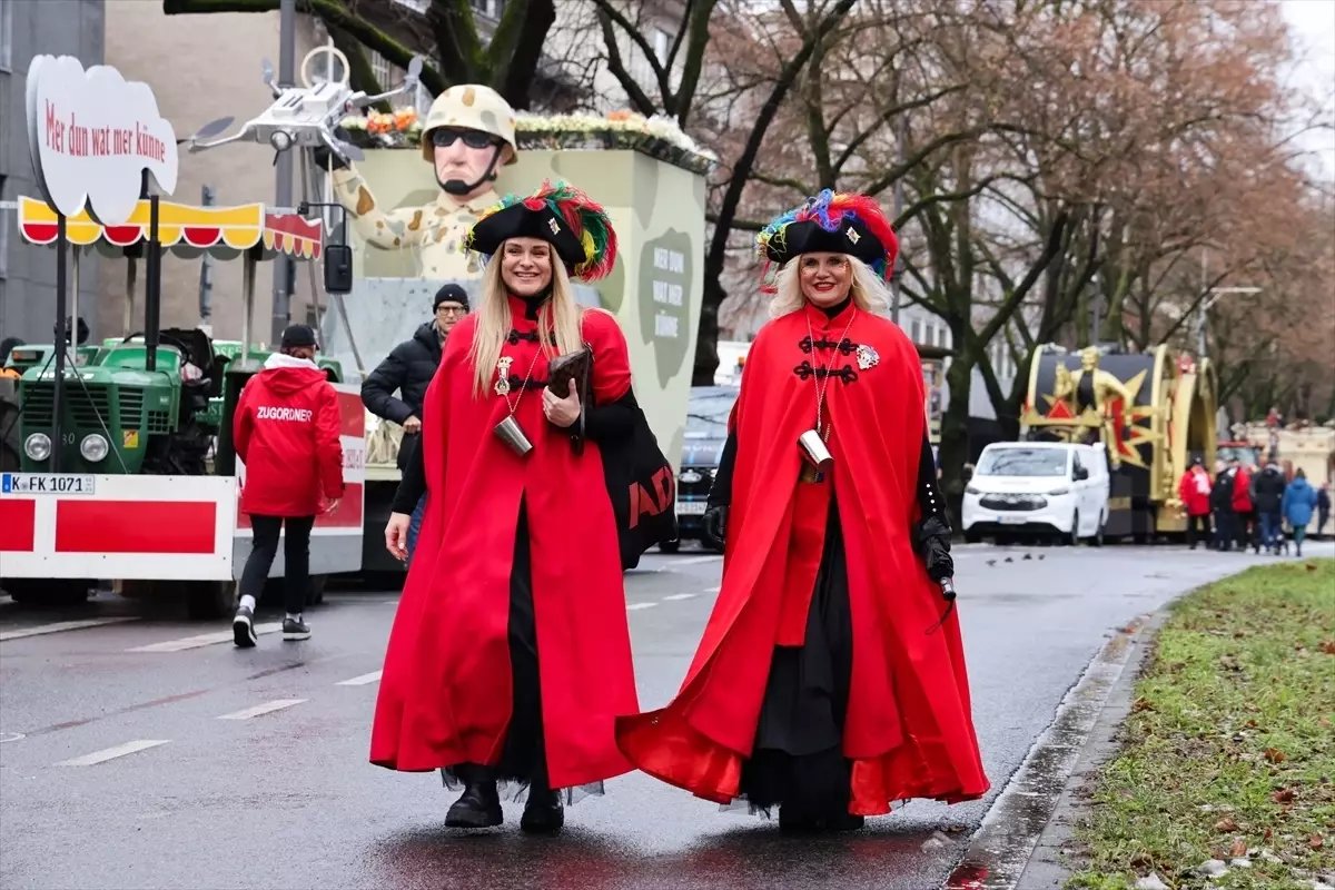 Almanya'da "5. Mevsim" büyük karnaval geçit töreni yapıldı