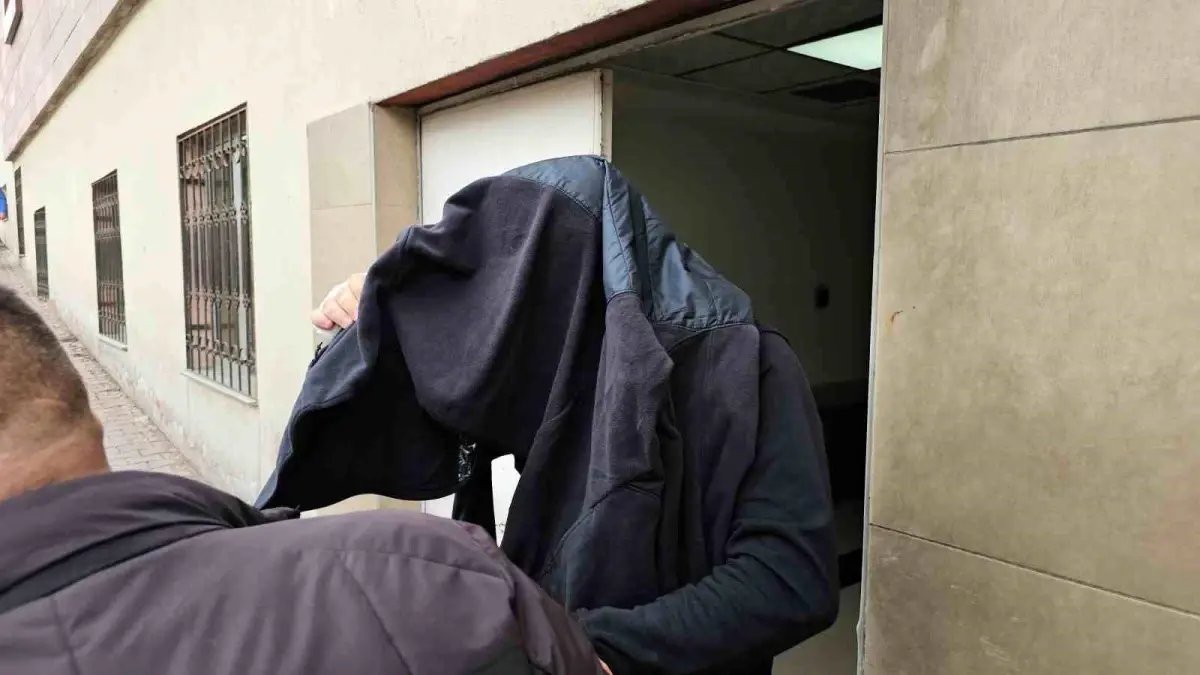 Suç örgütü operasyonunda gözaltına alınan 9 kişi adliyeye sevk edildi