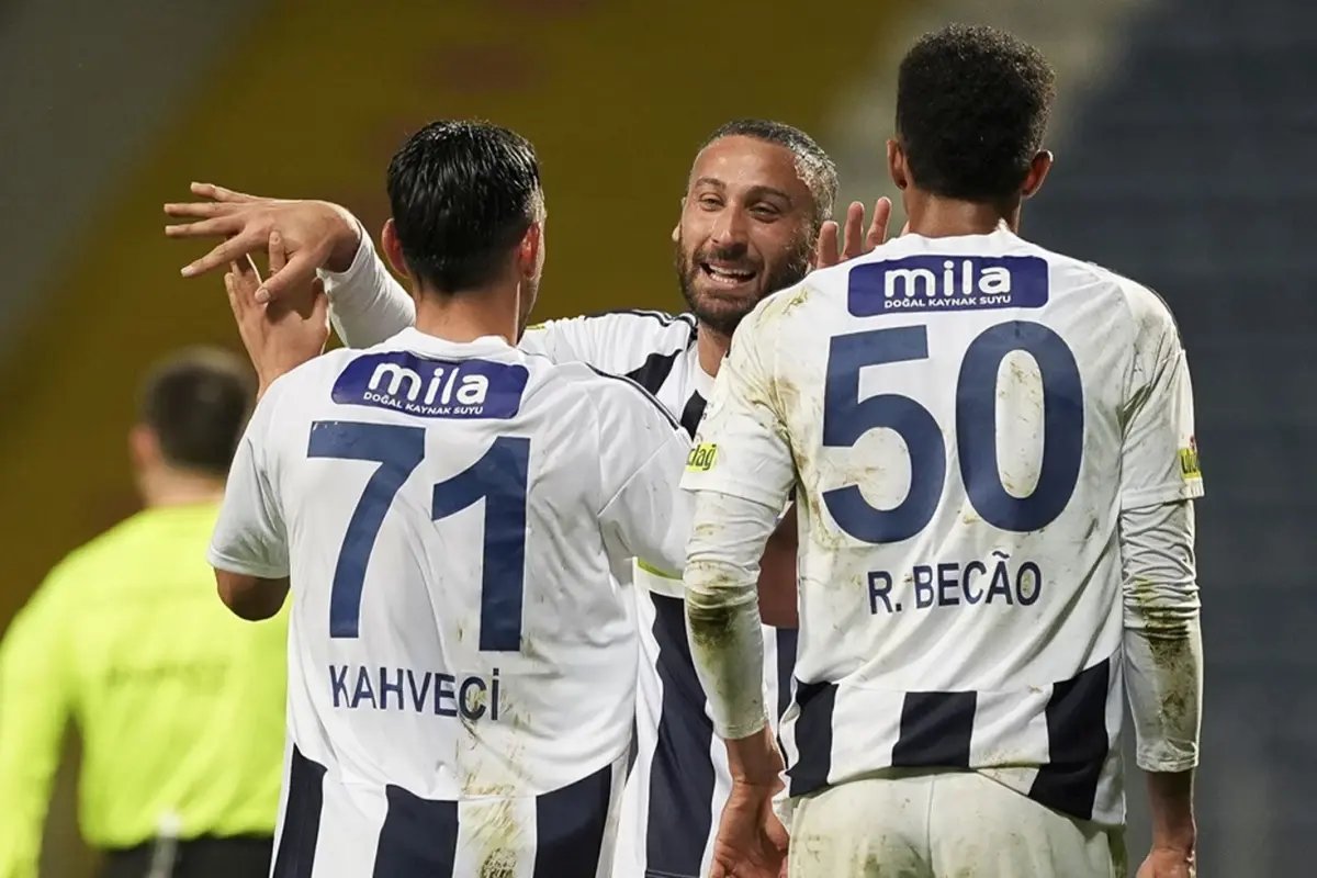 Emre Belözoğlu muradına erdi! 5 gollü Haliç derbisinde kazanan Kasımpaşa