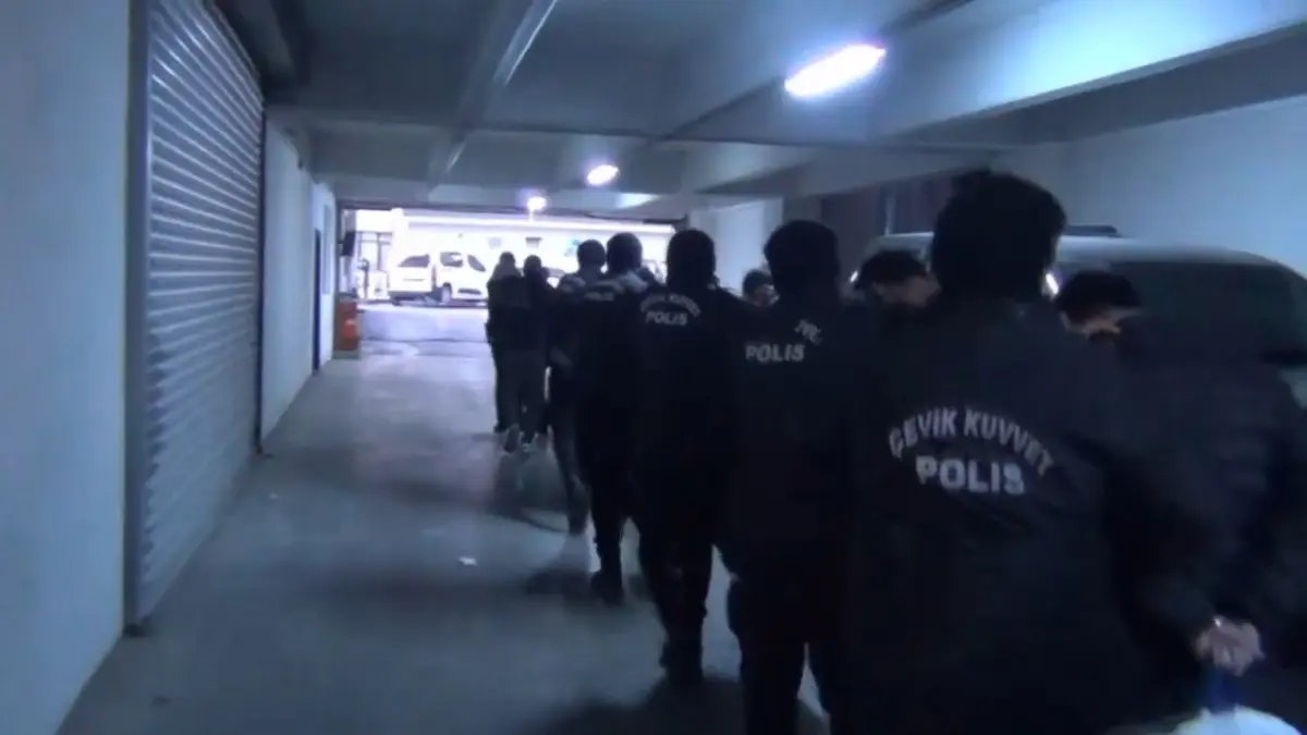 İstanbul merkezli 11 ilde FETÖ/PDY operasyonda şüpheliler adliyeye sevk edildi