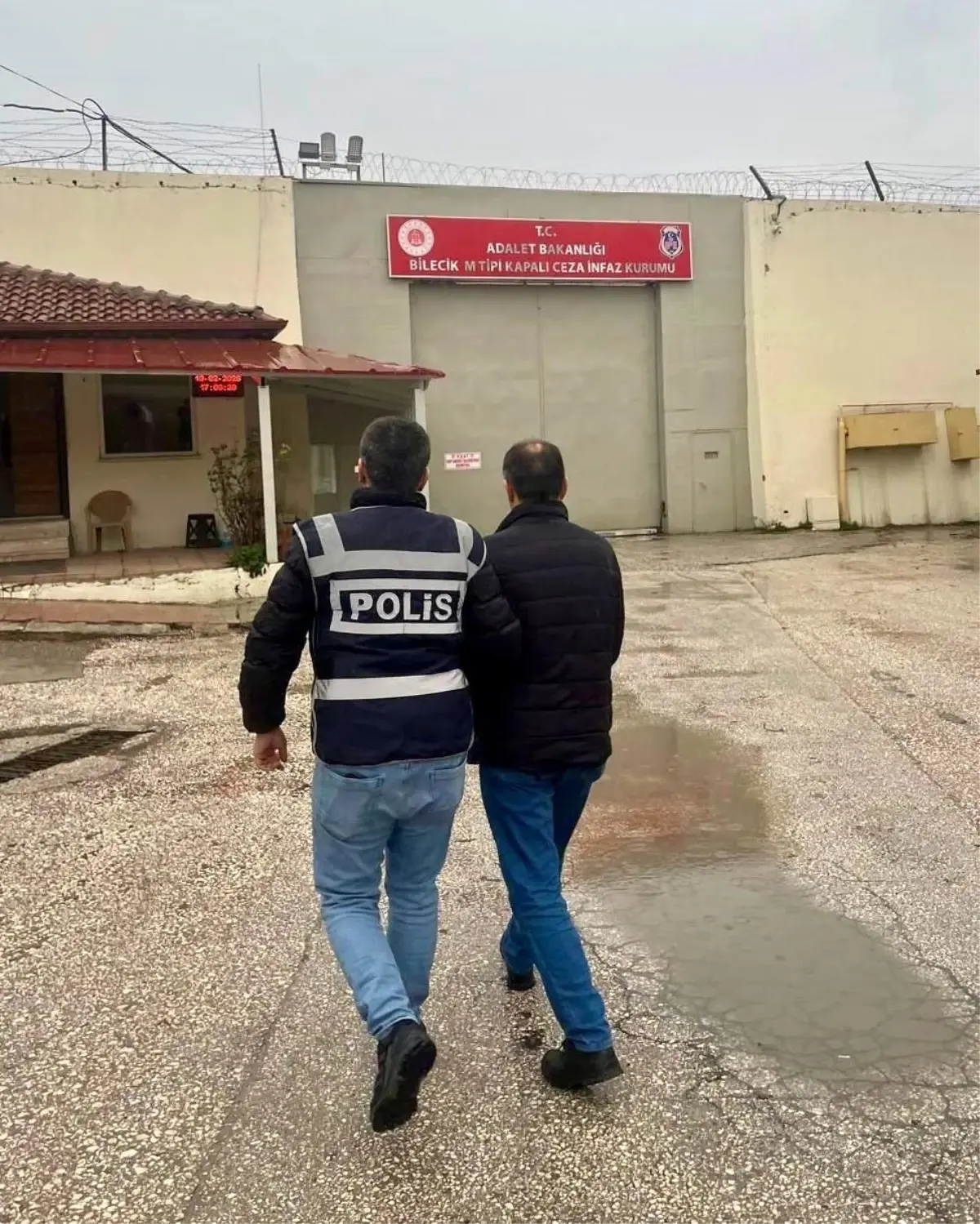 Bilecik'te 3 yılın üzerinde hapis cezası bulunan kaçak 3 şahıs yakalandı