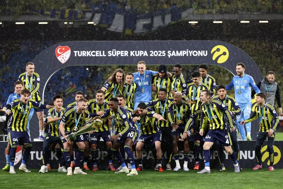 Fenerbahçe'de sakatlık şoku! Yıldız isim bıçak altına yattı