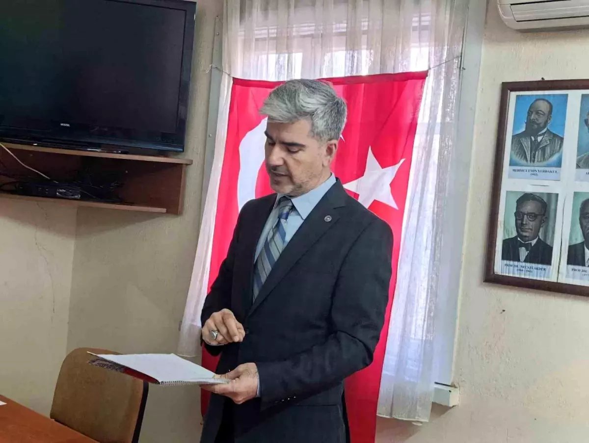 Salihli Türk Ocakları'nda Ednan Aras güven tazeledi