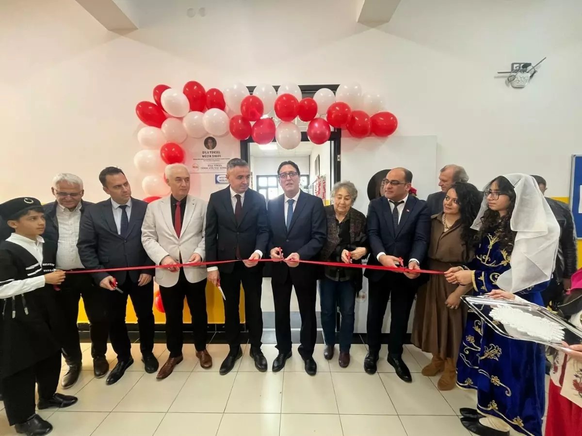 Depremde kaybettiği çocuklarının anısını bilim ve sanatla yaşatıyor