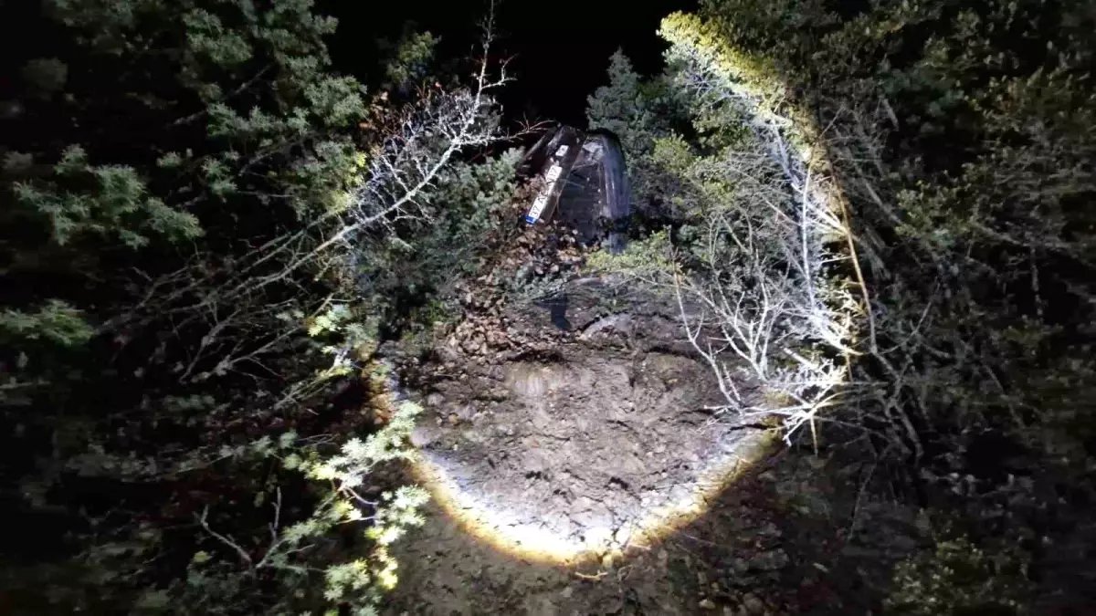 Kastamonu'da otomobil uçuruma yuvarlandı: 1 ölü, 2 yaralı