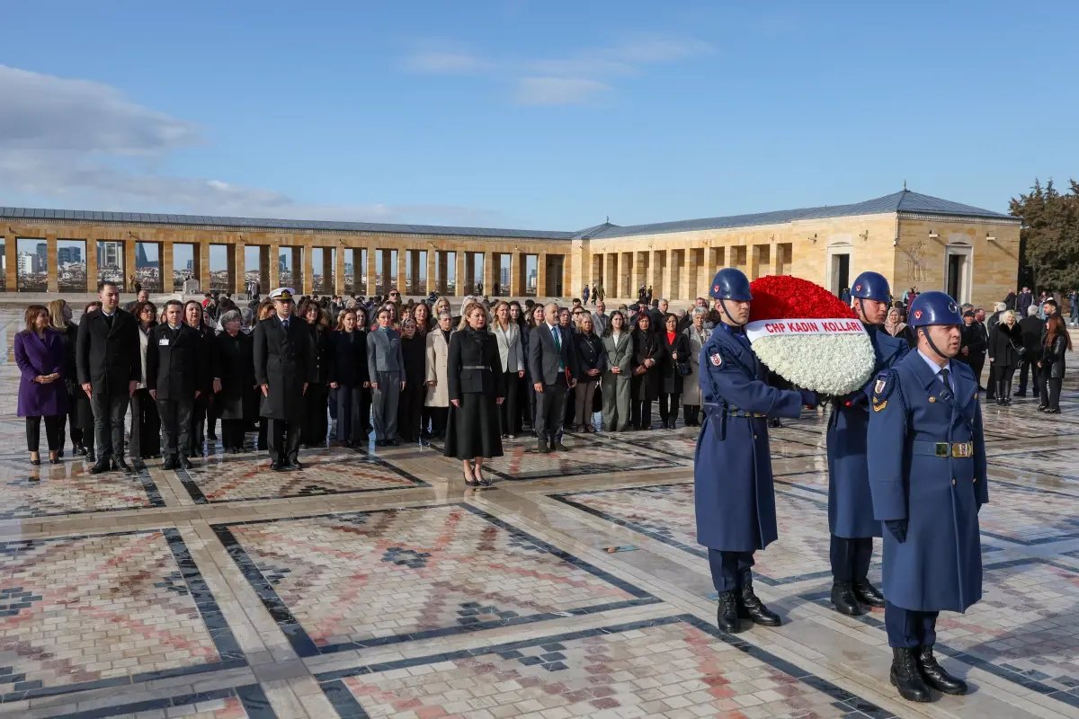 CHP Kadın Kolları, Anıtkabir'i ziyaret etti