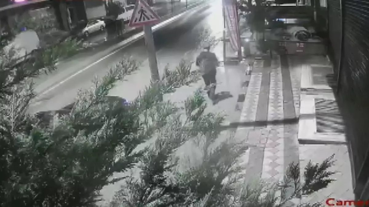 Arnavutköy'de eşini çocuklarının gözü önünde bıçaklayarak öldürdü