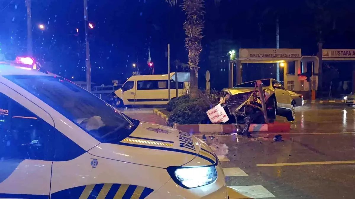 Minibüs ile otomobil çarpıştı: 4 yaralı