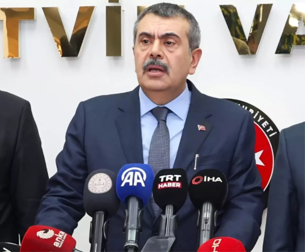 Bakan Tekin: 168 kişinin imzaladığı metinle ilgili suç duyurusunda bulunacağız