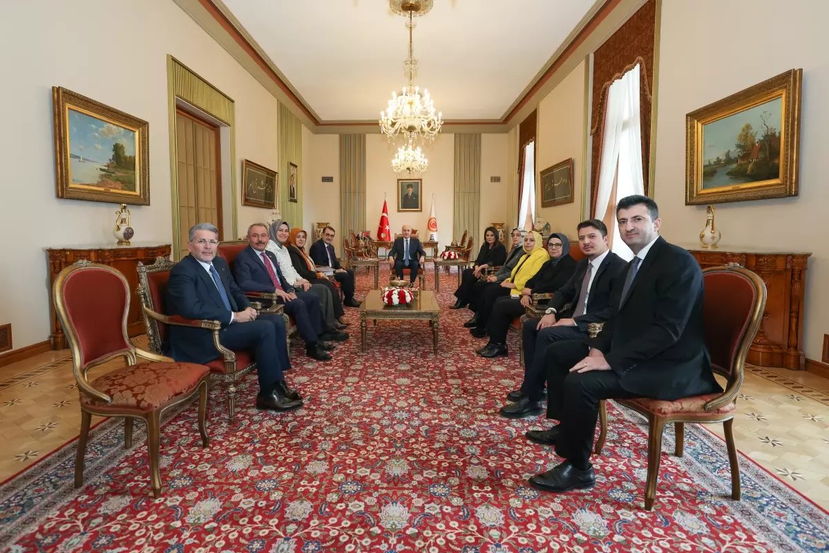 Yapay Zeka Araştırma Komisyonu raporunu, TBMM Başkanı Numan Kurtulmuş'a sundu