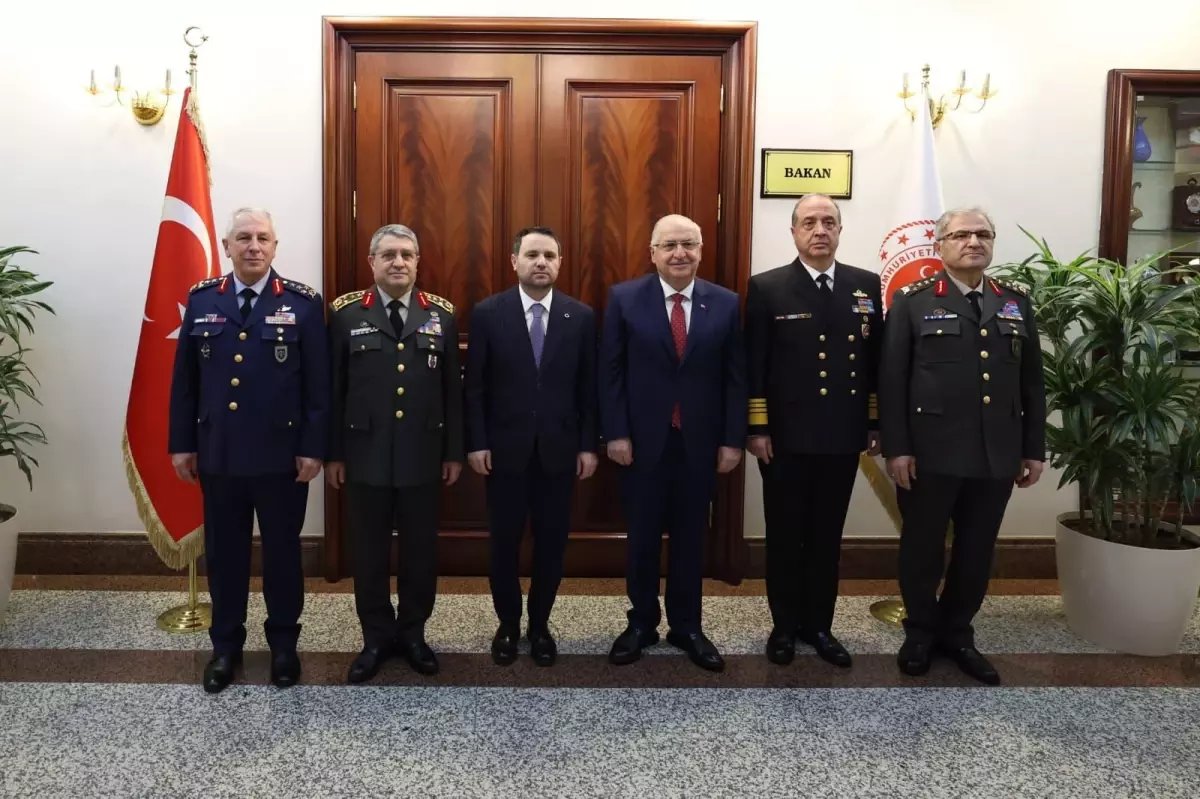 Milli Savunma Bakanı Yaşar Güler, Adalet Bakanı Akın Gürlek'e 'Hayırlı olsun' ziyareti gerçekleştirdi