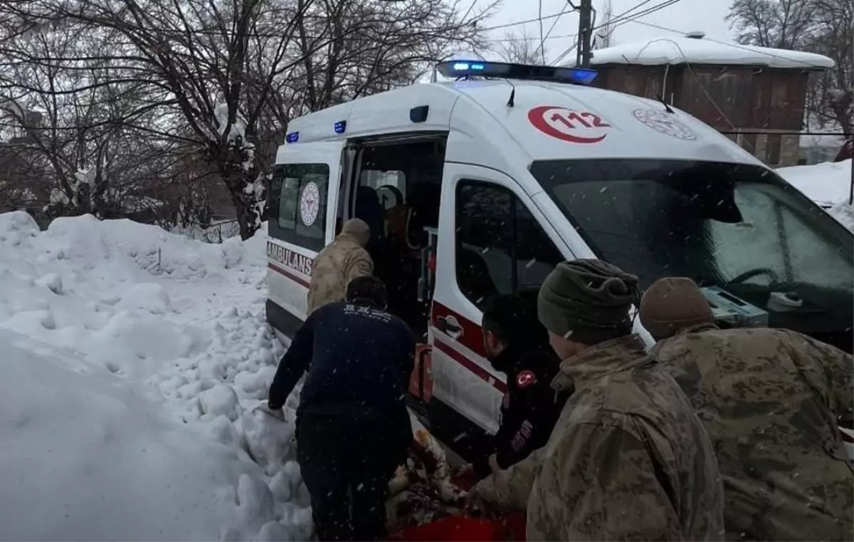 Kemaliye'de toprak kayması: 1 işçi hayatını kaybetti