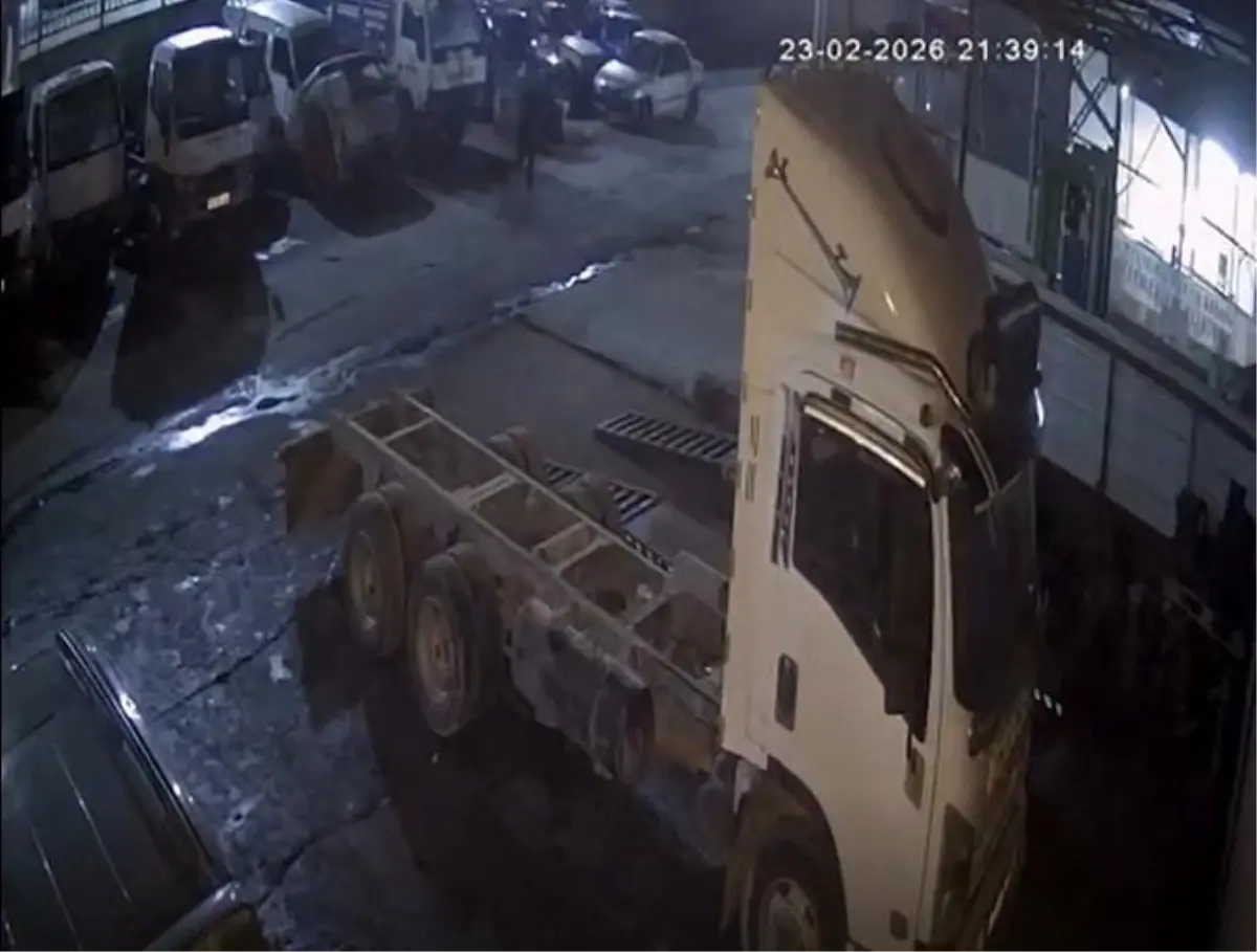 Manisa'da çalınan araç İzmir'de bulundu: Hırsızlık anı kamerada