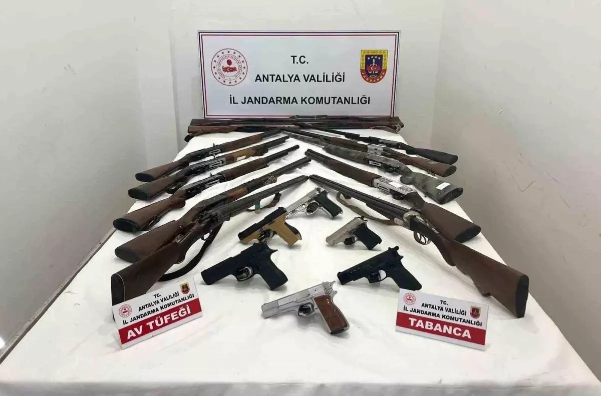 Kepez'de ruhsatsız 21 silah ele geçirildi