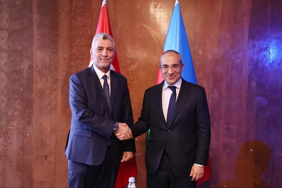 Bakan Bolat, Azerbaycan Ekonomi Bakanı Cabbarov ile bir araya geldi