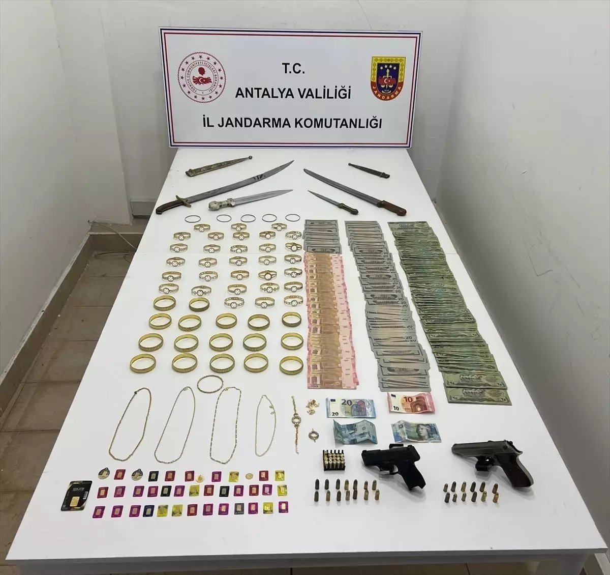 Antalya'da sahte altın operasyonunda 2 şüpheli yakalandı