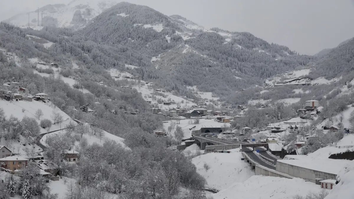 Zigana Dağı beyaza büründü