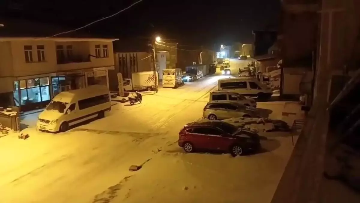 Çelikhan ilçesinde kar yağışı