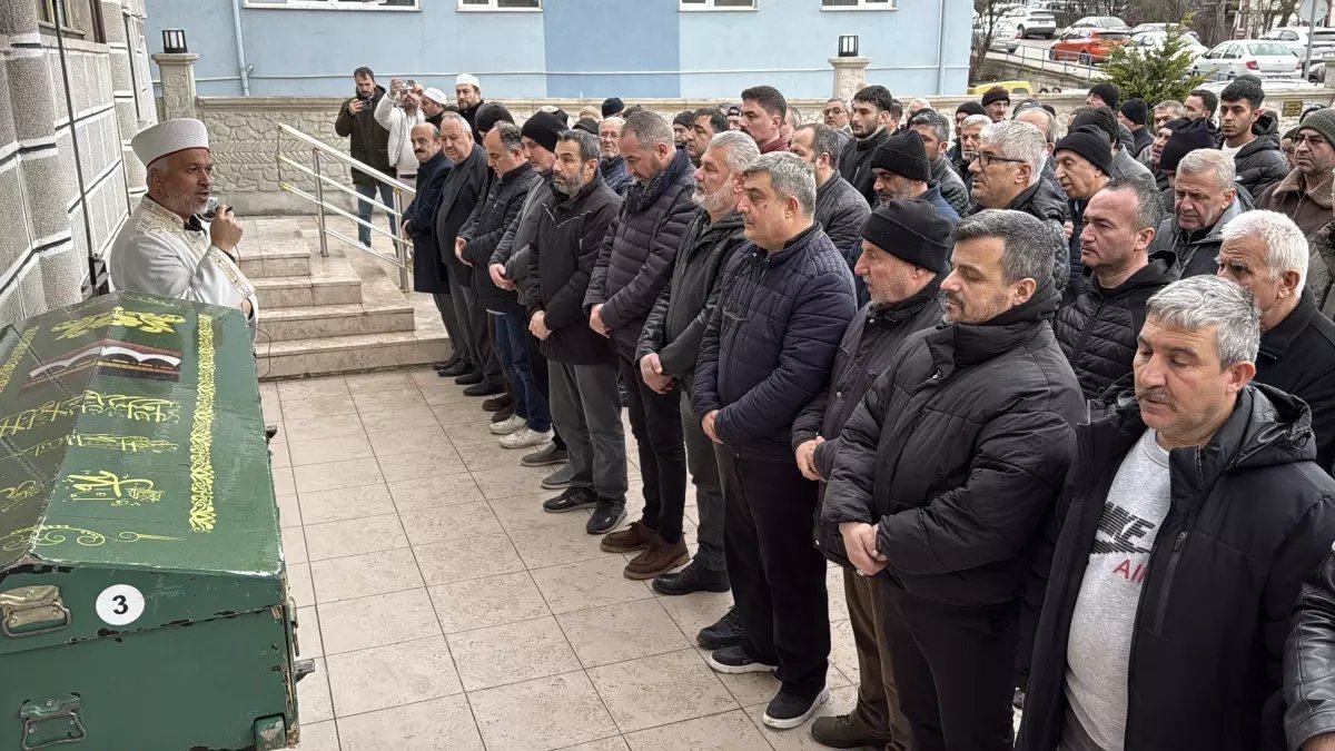 Denizde boğulan üniversite öğrencisi, son yolculuğuna uğurlandı