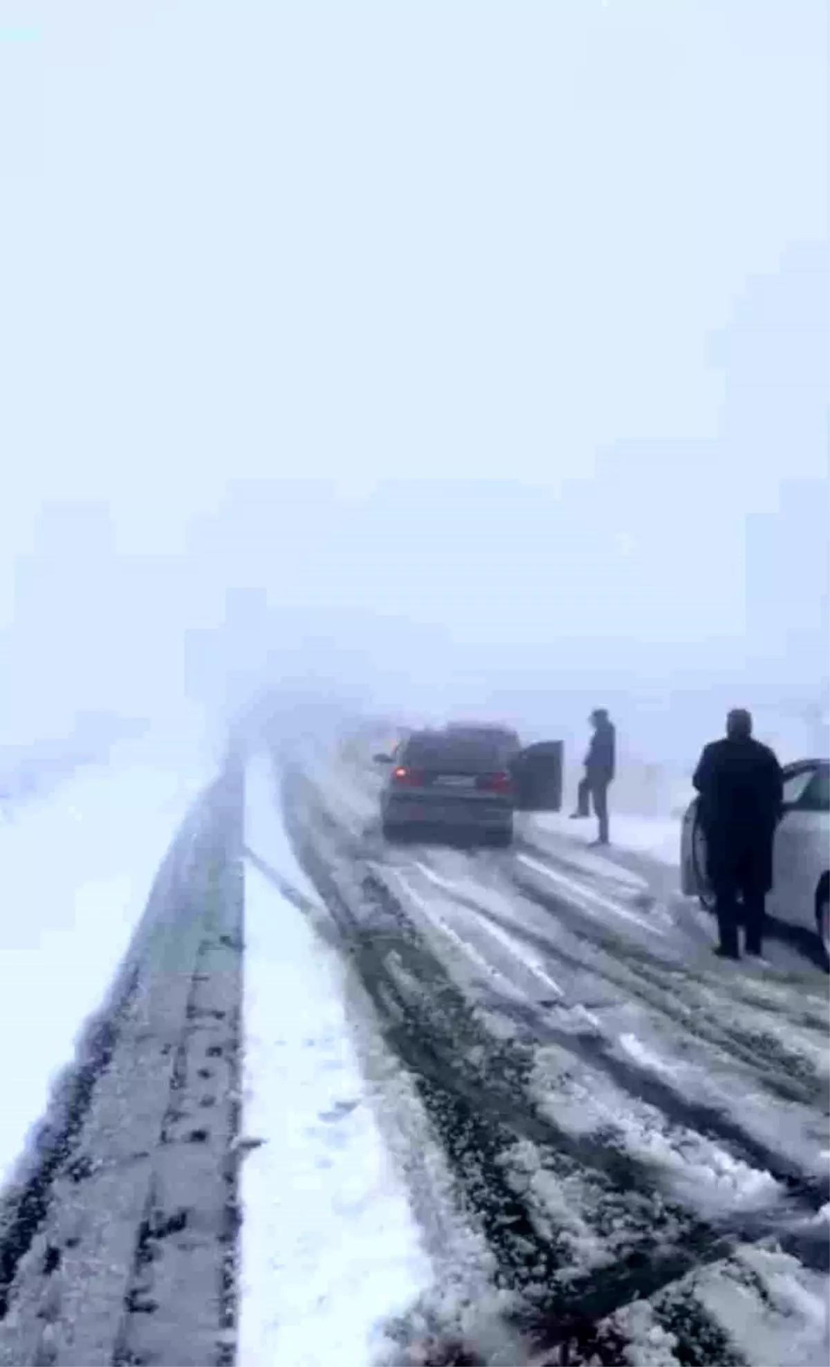 Viranşehir'de kar yağışı trafiği olumsuz etkiledi