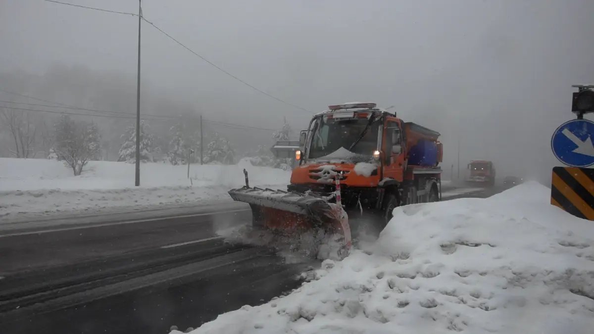 Bolu Dağı'nda Kar Yağışı ve Sis Etkili Oldu