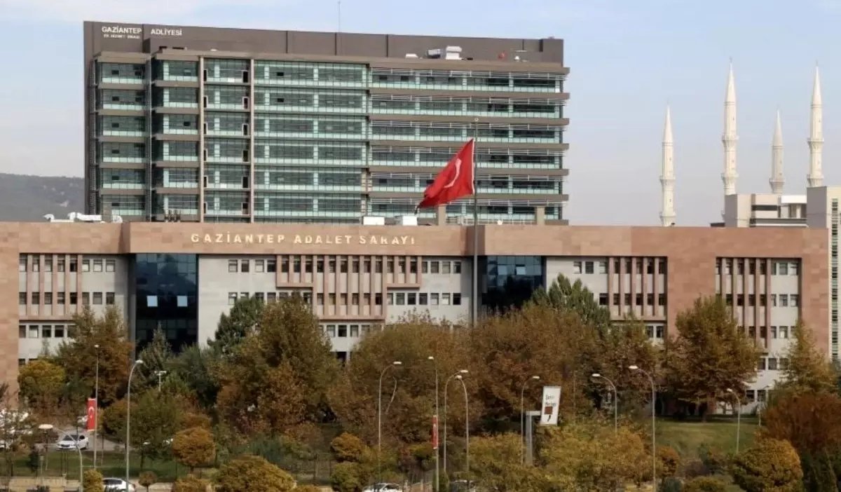 Aynaların çarpması sonucu çıkan kavgada öldürülen Abdurrahman Cengiz'in davasına devam edildi