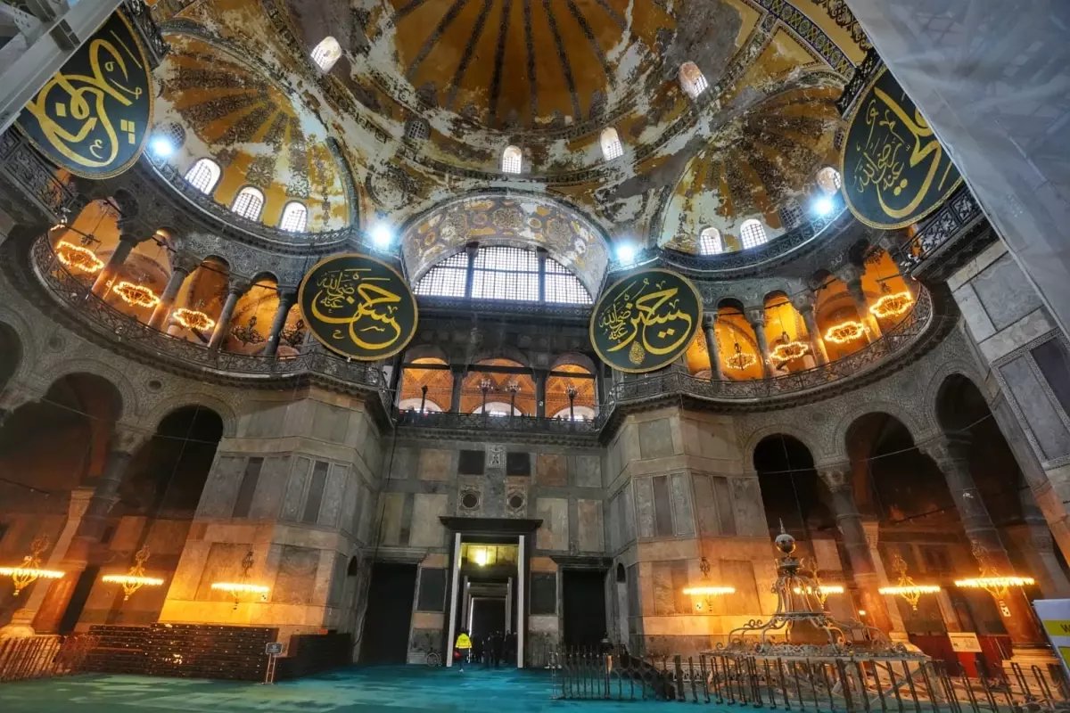Ayasofya'da Cumhuriyet Tarihinin En Kapsamlı Restorasyonu Gerçekleştiriliyor