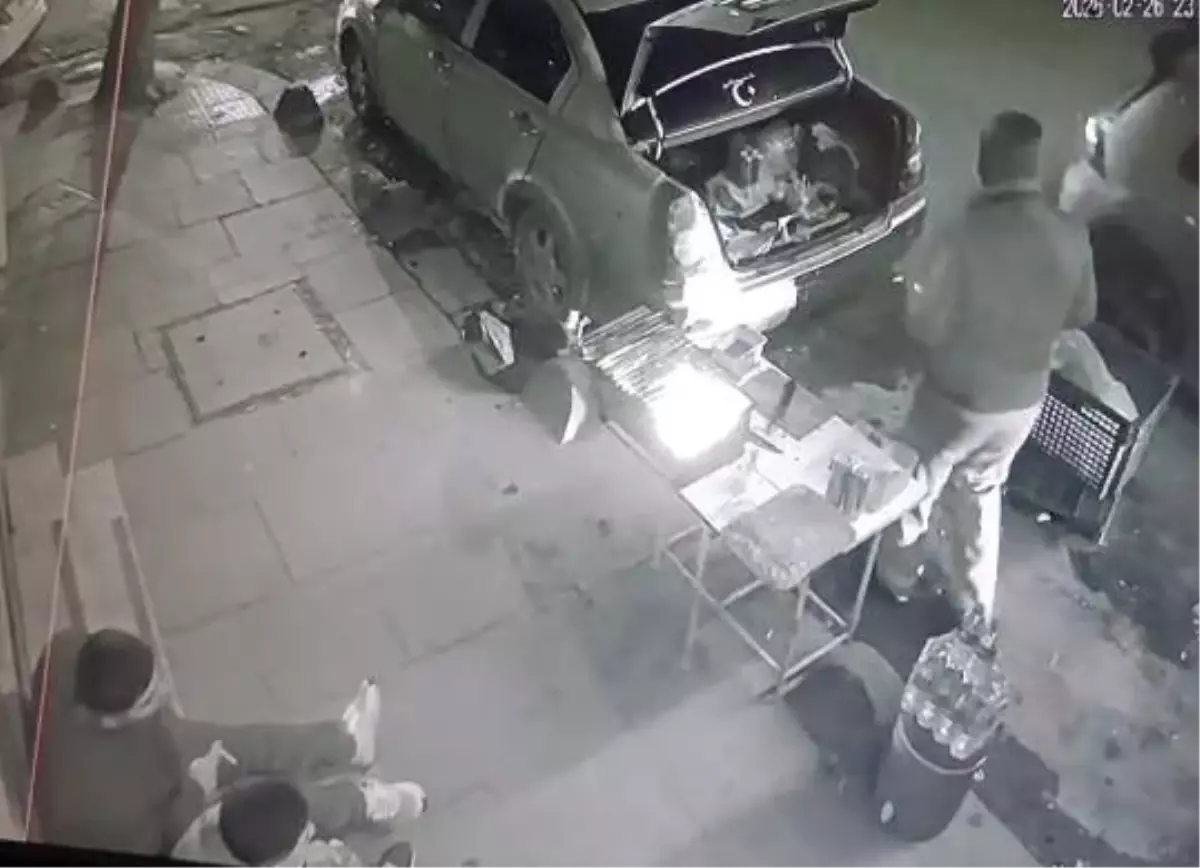 Sultangazi'de silahlı saldırı: Seyyar satıcının soğukkanlı tavrı dikkat çekti